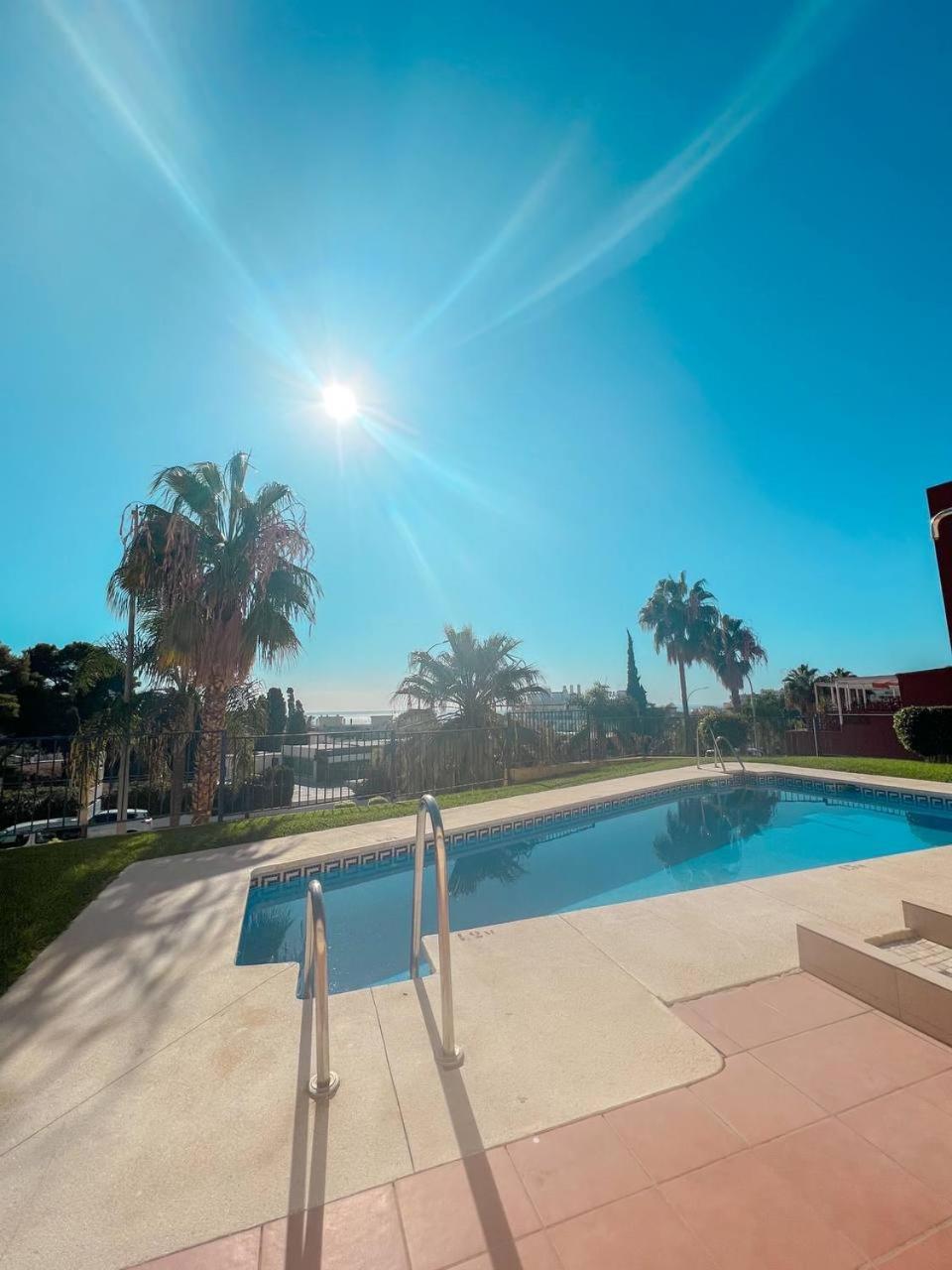 Cozy Apartment With Large Terrace Torremolinos Extérieur photo