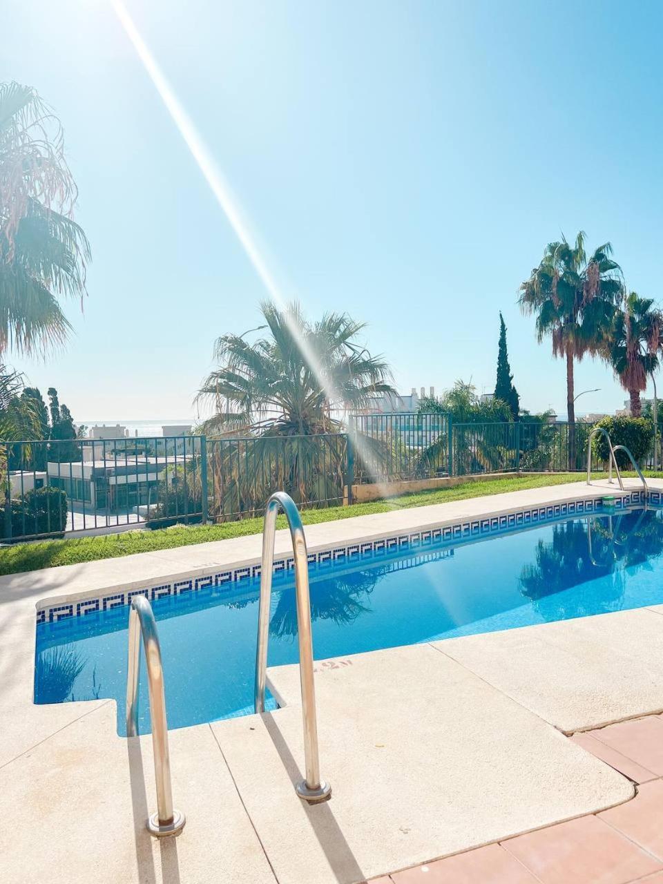 Cozy Apartment With Large Terrace Torremolinos Extérieur photo